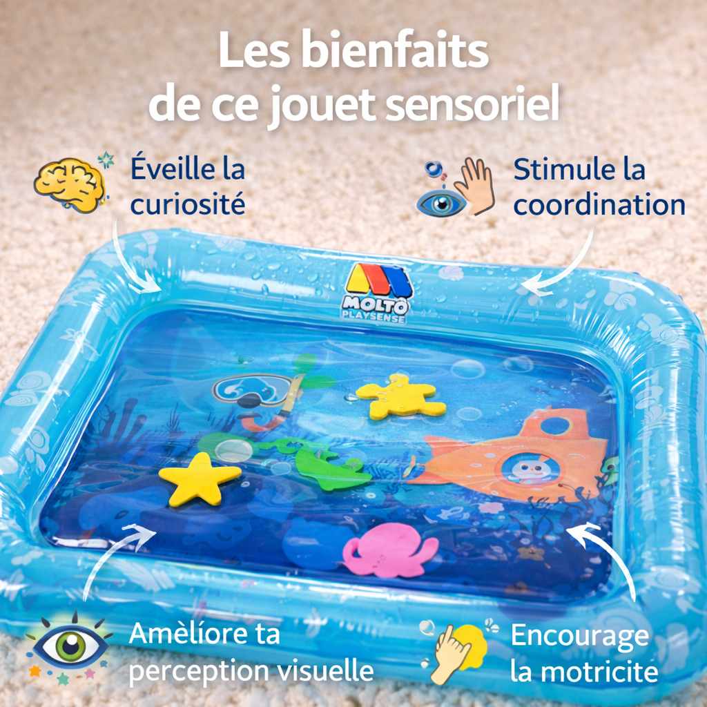 Tapis de jeu à eau Moltó Playsense avec illustration des bénéfices pour bébé : motricité, coordination, éveil sensoriel et stimulation visuelle.