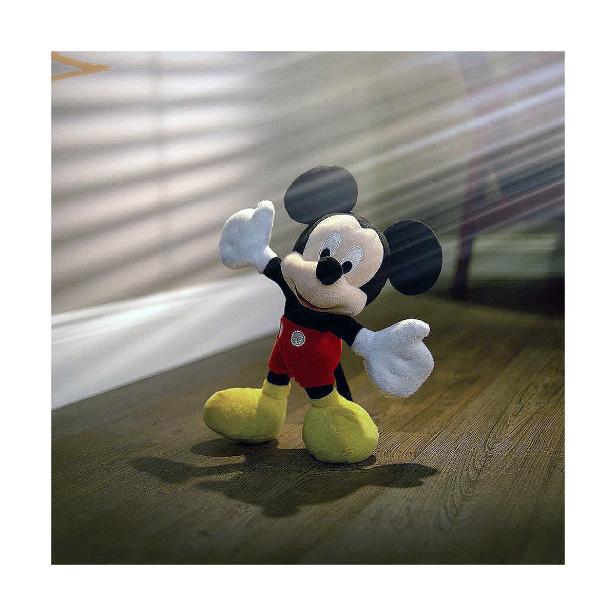 Peluche Mickey Mouse douce et rassurante pour accompagner l’enfant au quotidien